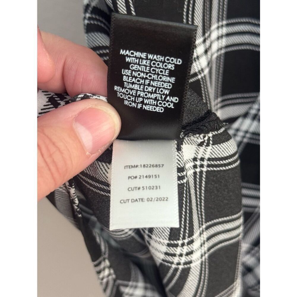 NWT torrid Harper Sleeveless Plaid Georgette Blouse - Black/White - Picture 11 of 11